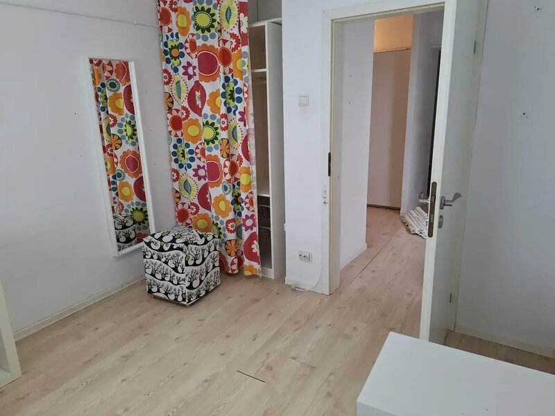 1 Mai Apartament de inchiriat - 5 camere, spatios si luminos - Zona 1 Mai